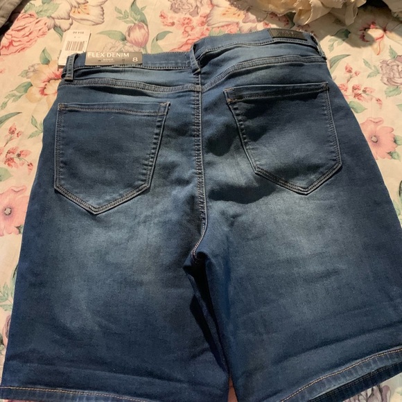 🤎SOLD🤎 NWT Nicole Miller Women’s Jean Shorts Size 8 Button and pockets - Picture 8 of 8